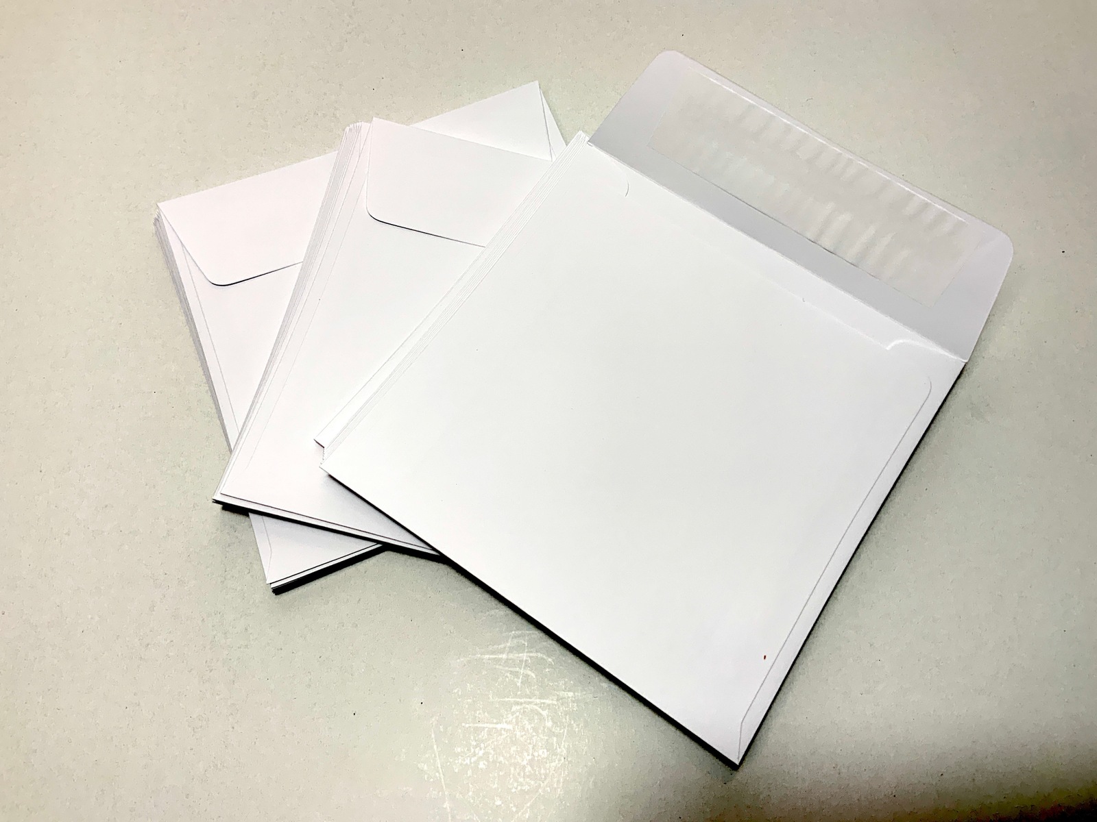 Square 150mm White Peel & Stick 100gsm Envelope x 10